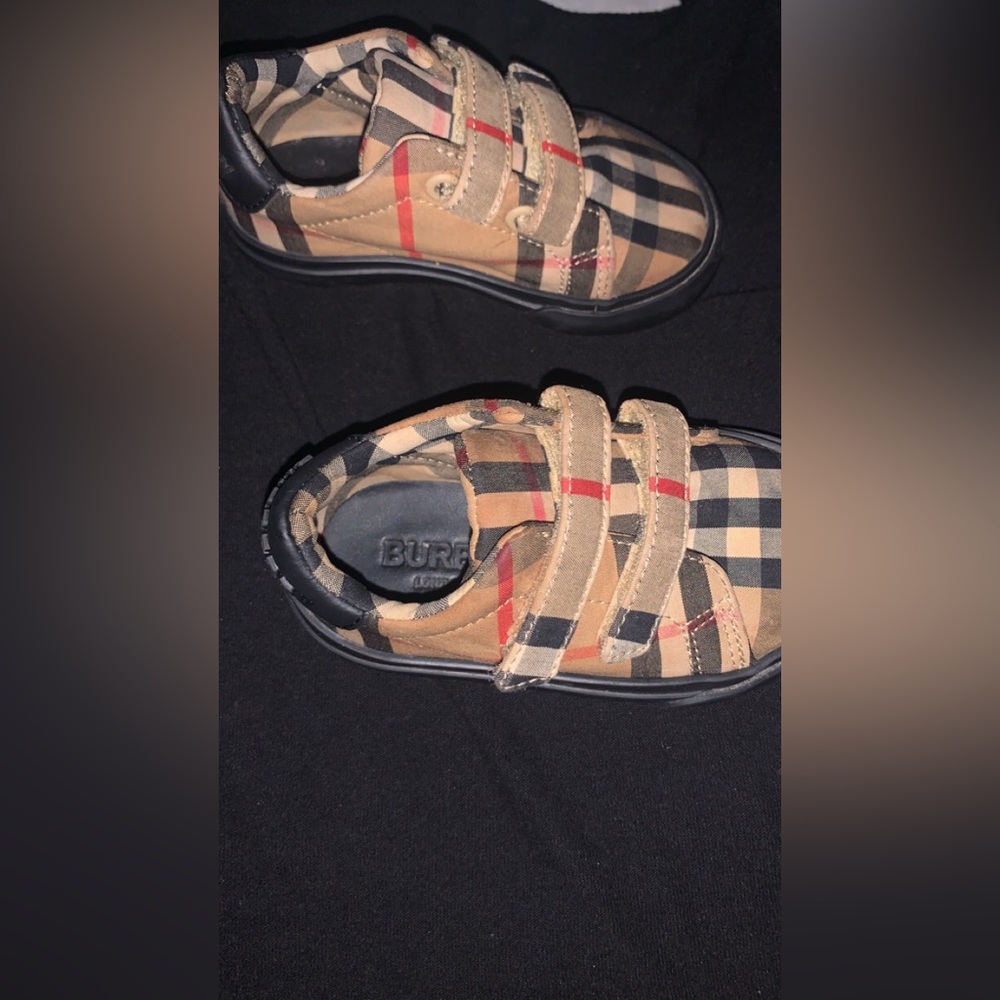 Kids Burberry shoes lightly worn